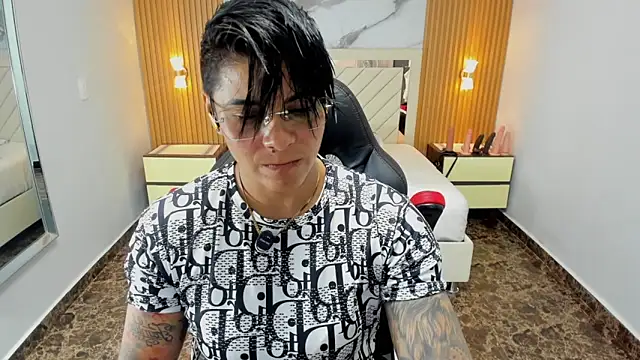 KAROLLJONES1 online show from April 30, 12:43 pm