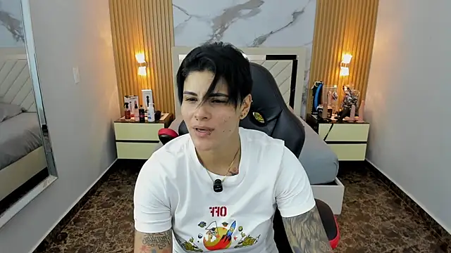 KAROLLJONES1 online show from December 22, 7:28 pm