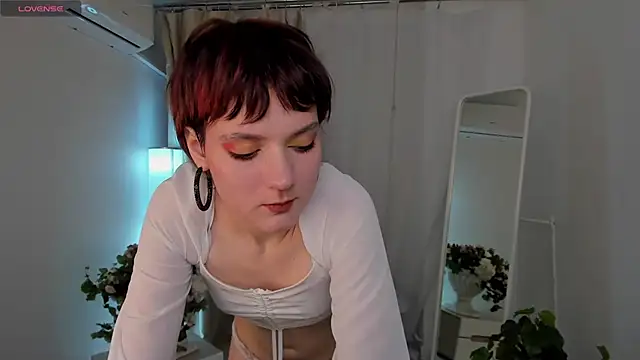 Hairy Queen  online show from September 18, 9:30 am