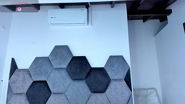 BellaNixs online show from April 4, 1:43 pm