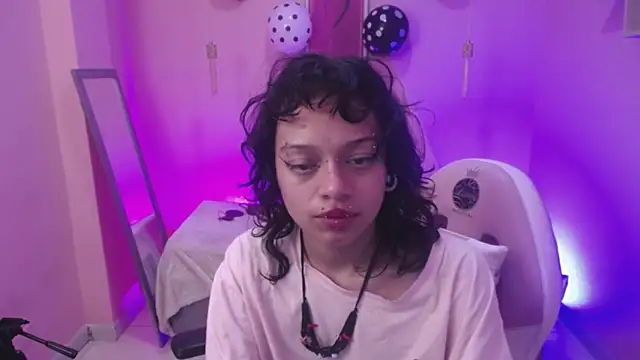 LadyWawy online show from October 6, 1:17 pm