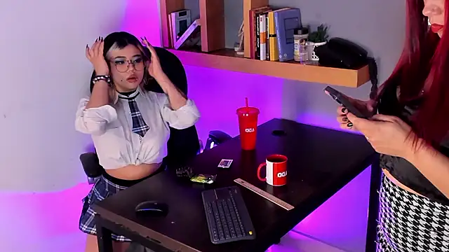 pinkk deemon online show from January 18, 12:01 pm