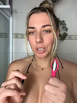 louiseberkeley online show from May 24, 11:53 am