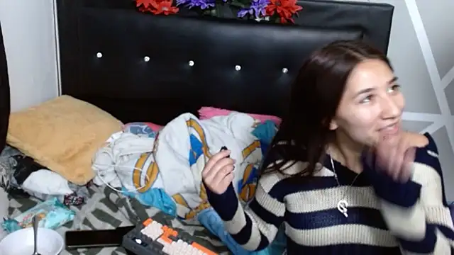 COZY7COUPLE online show from September 18, 5:28 am