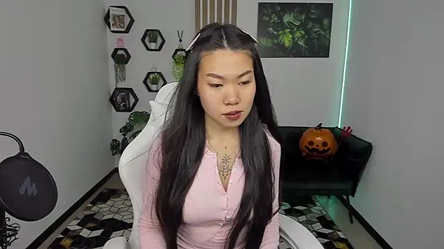 LunaPurrr online show from November 10, 1:11 am