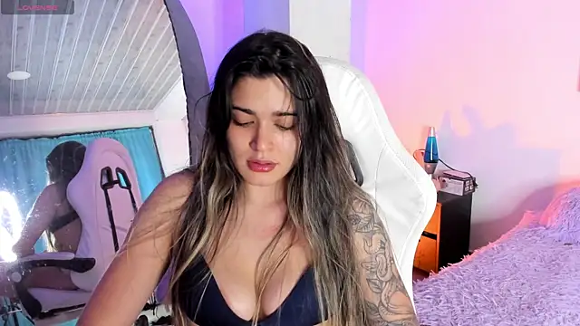 MiaVillalobos online show from May 12, 2:20 am
