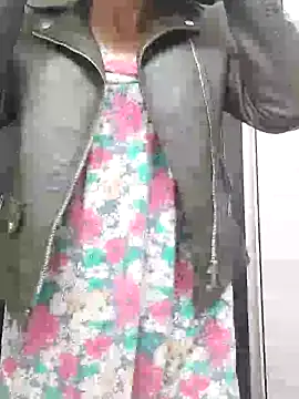 Emily de Carla online show from May 11, 3:29 pm