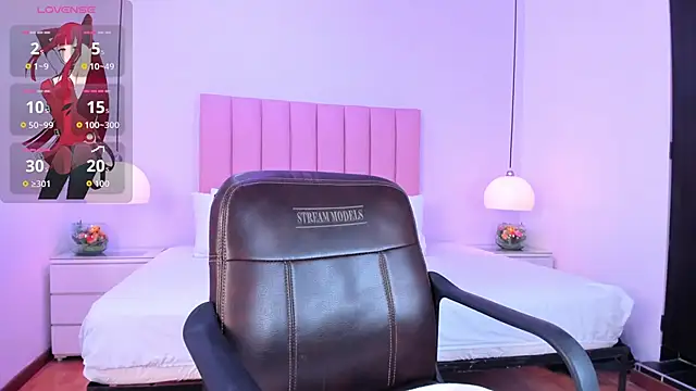 Juicykitten1 online show from September 25, 12:26 pm