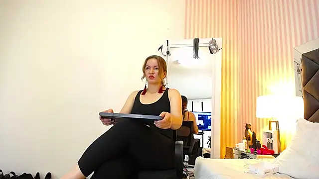 ViictoriaJones  online show from December 3, 1:57 pm