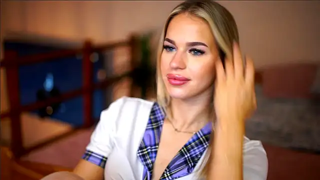 Emilyvanroessel online show from May 7, 8:18 am