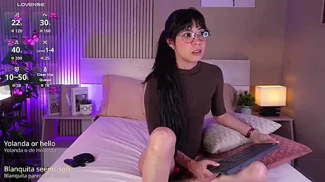 aprilqueenie online show from May 14, 7:52 pm