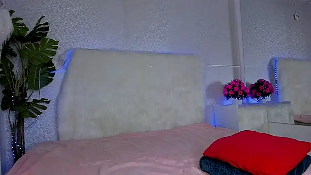 Littlepearl23 online show from November 9, 11:00 pm