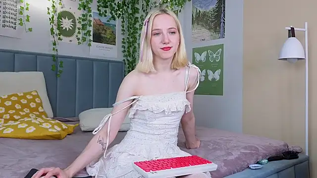 EmmaNovak online show from October 6, 1:06 pm