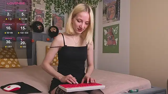 EmmaNovak online show from October 28, 12:11 pm