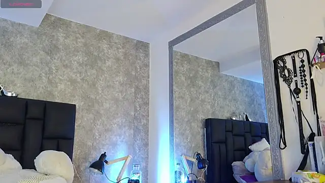 crystaldarliing online show from May 23, 9:02 pm