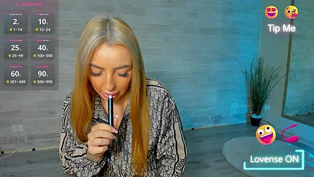 Snapshot of Lexi_Blazee chatting on September 19, 5:50 am Lexi Blazee online show from September 19, 5:50 am