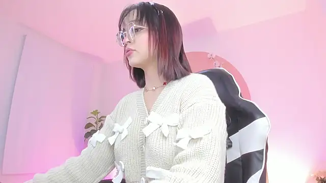 Clara Luu online show from May 24, 3:38 am
