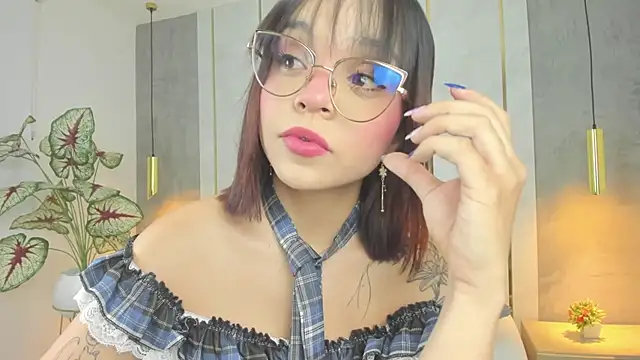Clara Luu online show from May 20, 2:52 am