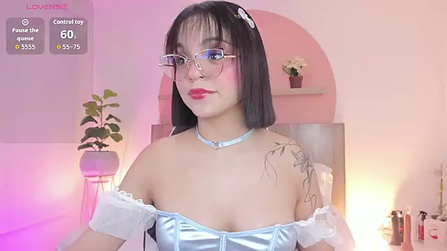 Clara Luu online show from February 25, 3:38 am