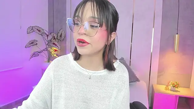 Clara Luu online show from May 22, 3:37 am