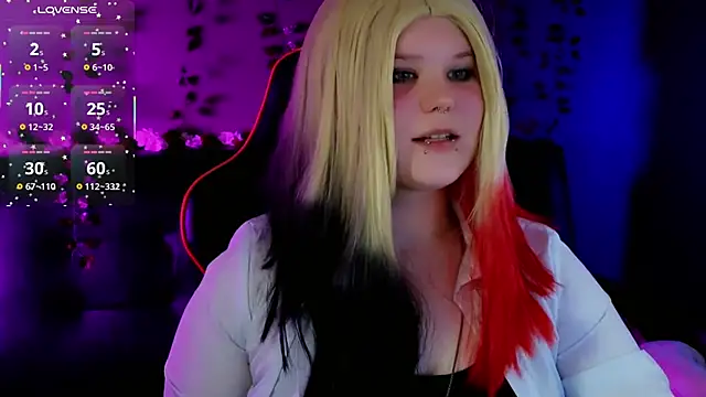Snapshot of fillisfox_ chatting on October 8, 4:11 pm fillisfox online show from October 8, 4:11 pm