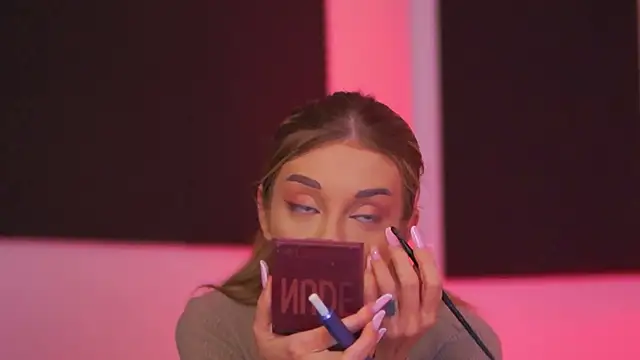 EllieRedd online show from January 10, 4:28 am