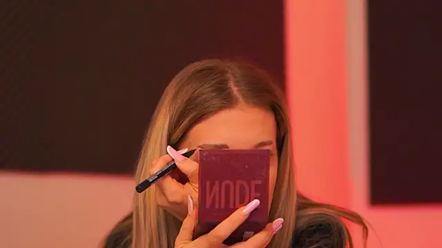 EllieRedd online show from January 12, 4:29 am