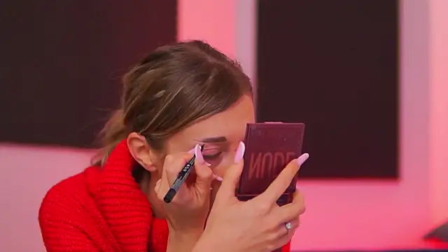 EllieRedd online show from January 9, 4:17 am