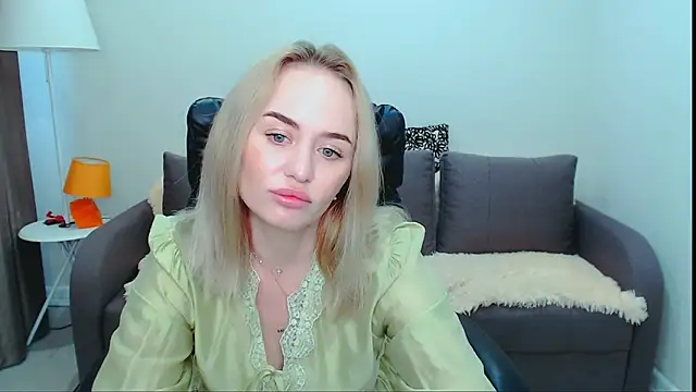 LiluMoon   online show from May 17, 11:20 am