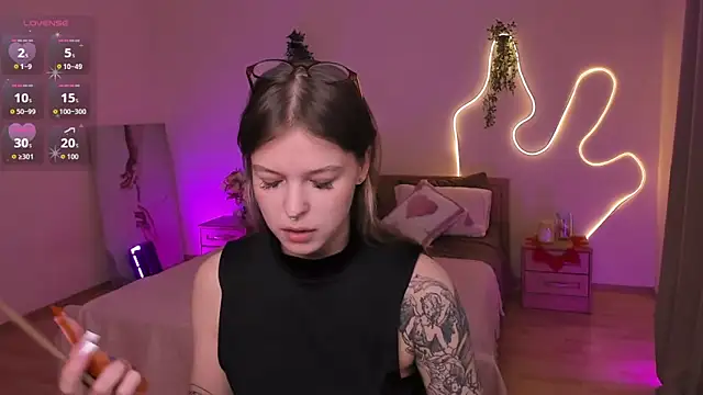 Lisa Blossom online show from May 13, 6:19 am