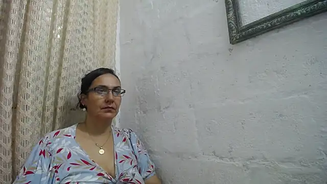 gabbyparker  online show from May 19, 10:00 am