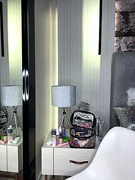 HannahCollyns online show from January 9, 2:10 pm