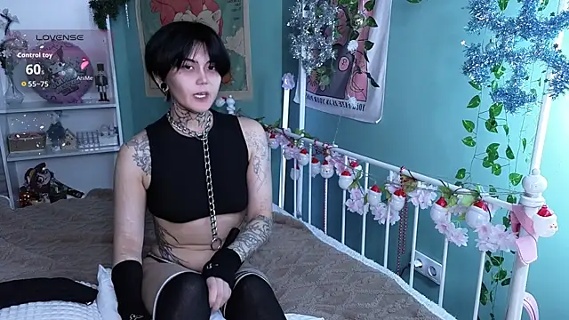 GothXRaven online show from January 9, 3:27 pm