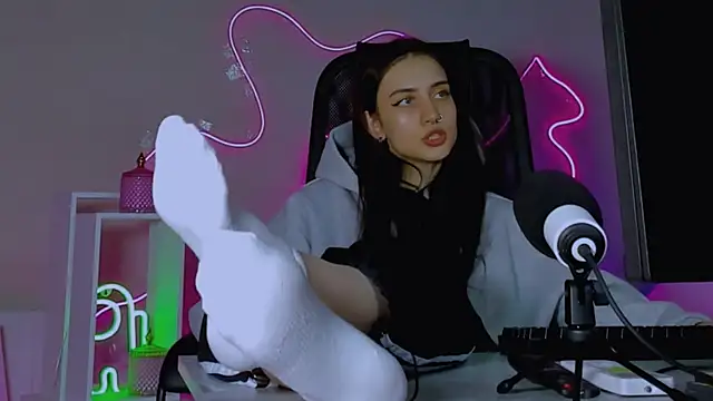 olivianorton online show from April 2, 1:41 pm