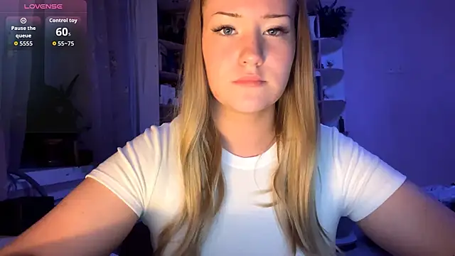 PandaFluff online show from October 11, 5:04 pm