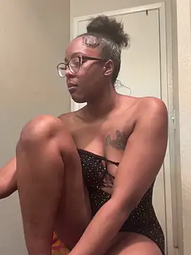 ObsessedWLyla online show from September 25, 10:58 am