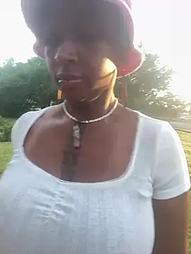 MistiSavannah online show from May 24, 12:15 pm