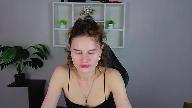 Wanda Gomez online show from May 15, 1:47 pm