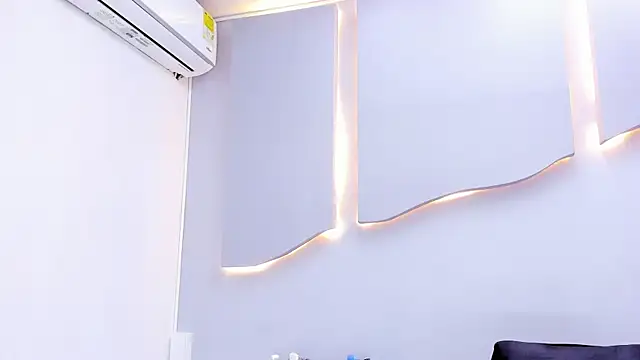 AdrianaVegga online show from April 9, 7:14 am