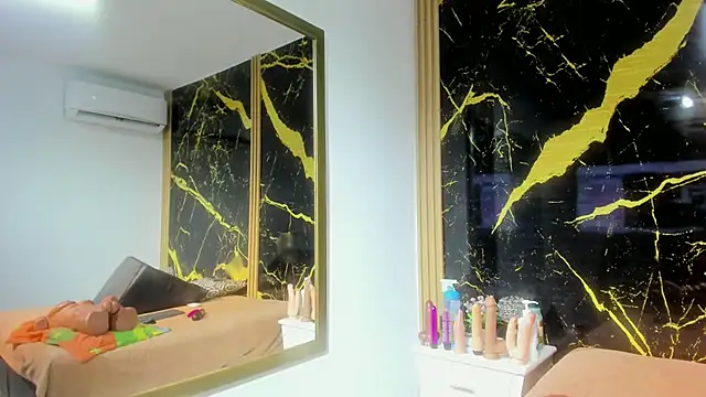 AdrianaVegga online show from February 15, 3:42 am