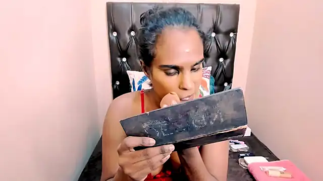Toxicfantasy4u online show from April 29, 5:30 pm