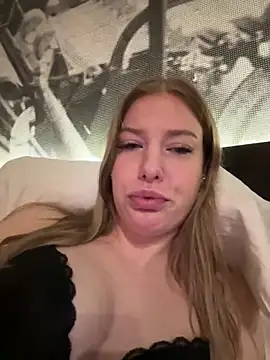 Chloemillerrxx online show from January 5, 5:27 pm