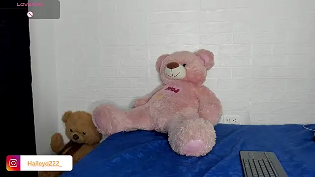 HaileyDuke online show from May 25, 3:49 am