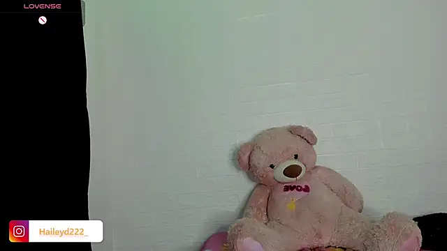 HaileyDuke online show from April 28, 2:27 am
