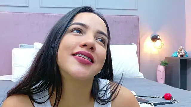 Camila Hill  online show from December 15, 1:05 pm