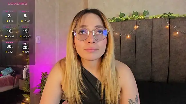 LanaMills  online show from February 24, 6:01 am