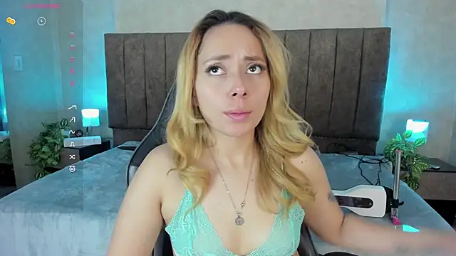 LanaMills  online show from December 20, 5:22 am