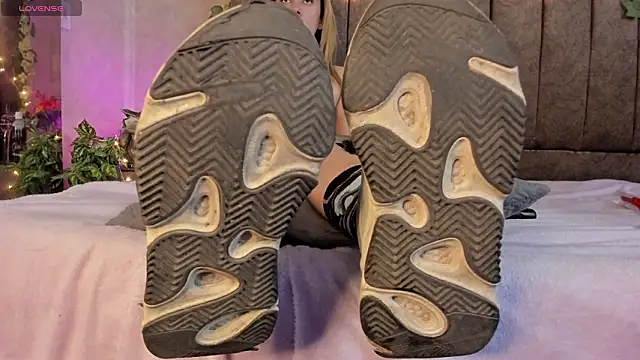 LanaMills  online show from February 5, 7:00 am