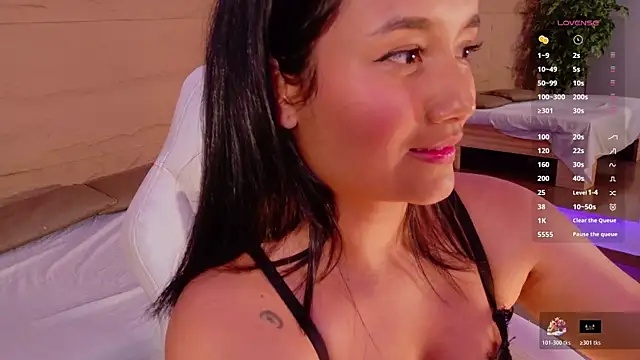 HannahMontgomery online show from May 25, 4:39 pm