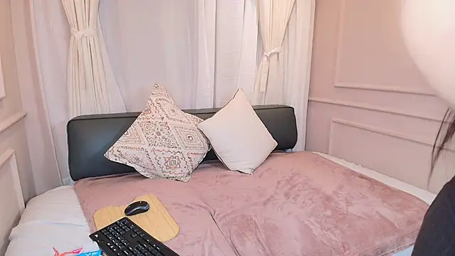 Nahomi key  online show from November 14, 8:09 pm